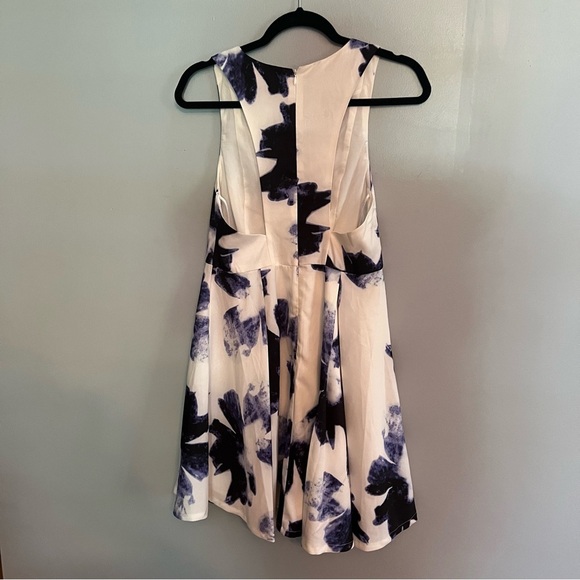Lulus Seeing Chic Blue Ivory Floral Print Skater A Line Sleeveless Dress Size M - Picture 6 of 9